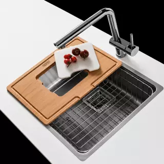 Elleci ATL01001 Fa vágódeszka műanyag betéttel.